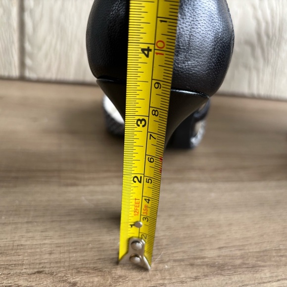 Anne Klein Iflex Heels with a Black and white tweed pattern and criss-cross stra - Picture 11 of 11
